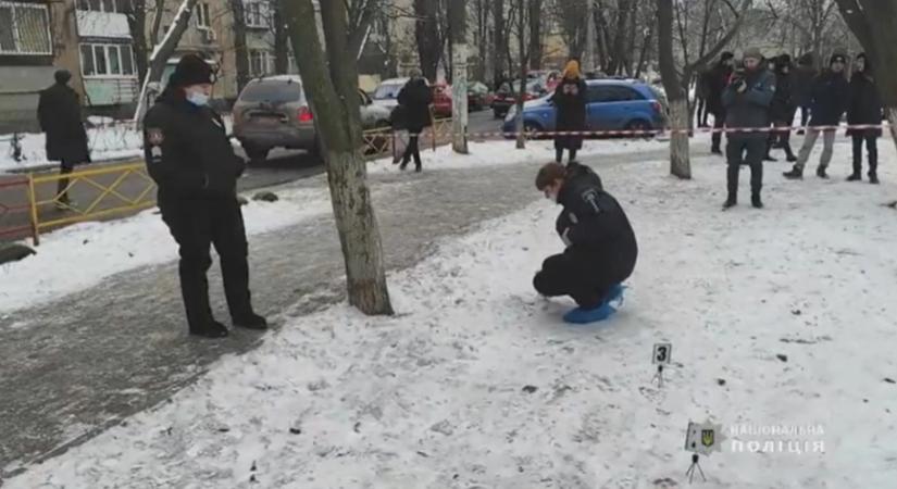 Apja levágott fejével, meztelenül mászkált az utcán egy férfi Ukrajnában