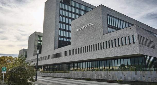 Hollandiában tinédzsereket tartóztattak le kémkedés gyanújával