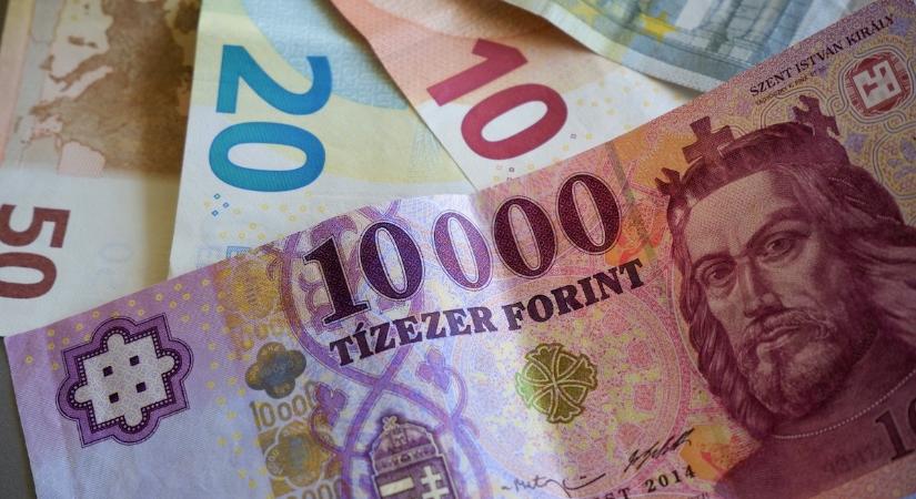 Látványos menetelésbe kezdett a forint