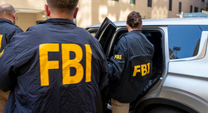 Több ügynököt kirúgott az FBI, mert kiderült, hogy letérdeltek egy rasszizmus elleni tüntetésen
