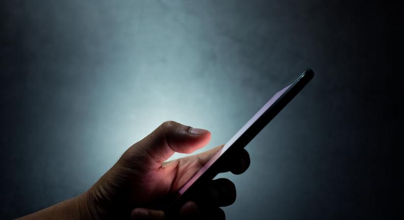 Nem gondolnád, mivel szórakoznak a telefon másik végén – életek kerülhetnek emiatt veszélybe