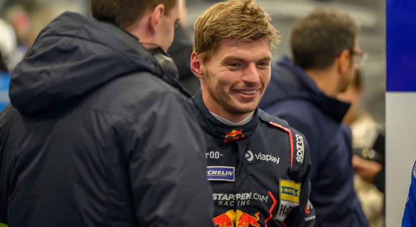 Verstappen ezt is behúzta, elsőre nyert a Ferrarival