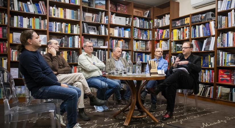 A kegyetlenség arcai: a XXI. századi bújtatott formák nem kevésbé rombolóak, mint a múlt nyílt brutalitása