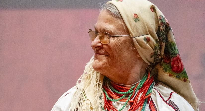 „Ne szégyelljék soha azt, ami a miénk” – Portréfilm Nyisztor Ilona moldvai csángó népdalénekesről