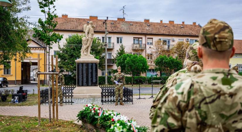 A dorozsmai hősök emléke tovább él a megújult és felavatott emlékműben