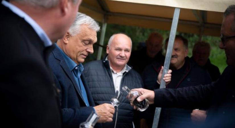 A magyar pálinka több egy italnál – ezt üzente Orbán Viktor Becsehelyről
