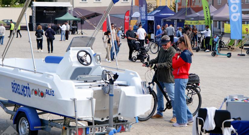 Elektromobilitási nap a Dunakapu téren