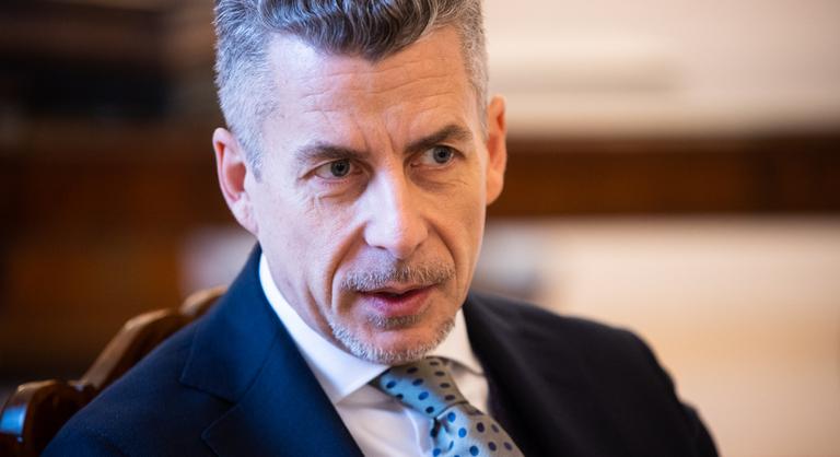 „Tehetségtelen retardált hülyegyerek” – keményen kiosztotta Rákay Philip Somogyi Andrást