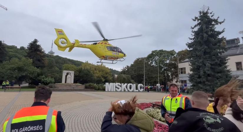 Ha nincs a mentőhelikopter, sokak felháborodtak volna – ha késéssel is, de megérkezett Miskolcra