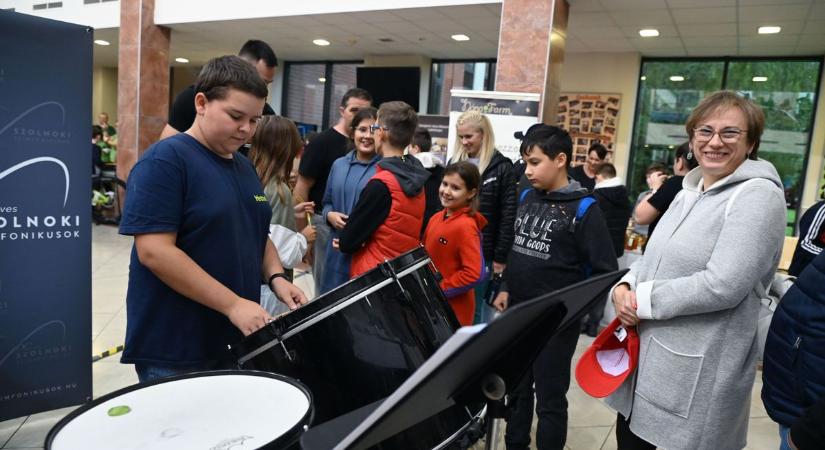 Kozmikus titkokat fedezhettek fel, akik ellátogattak a Szolnok Campusba – galériával, videóval