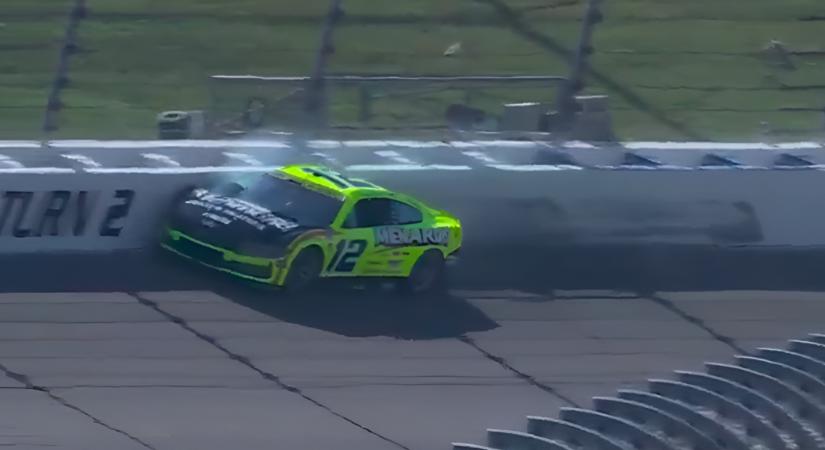 NASCAR: Briscoe a pole-ban, McDowellt csaláson kapták, Blaney autót tört Kansasben