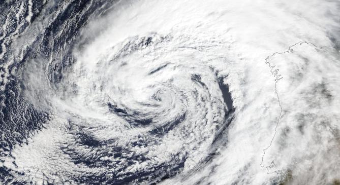 Ex-hurrikán csap le Portugáliára