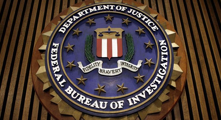 Több ügynököt menesztett az FBI, mivel letérdeltek egy George Floyd halála miatt tartott tüntetésen