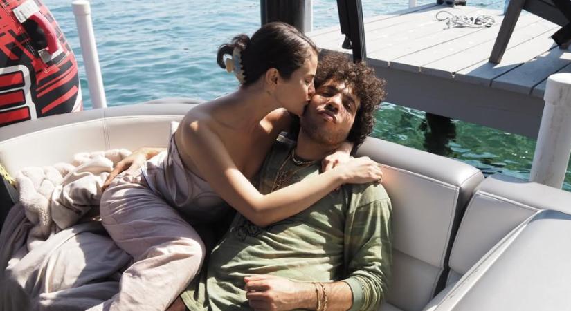 Álomszép: itt vannak a képek Selena Gomez és Benny Blanco esküvőjéről