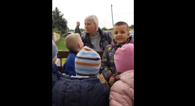 Színes forgatag az Arnóti szüreti napon – Csöbör Katalin is a közösséggel ünnepelt