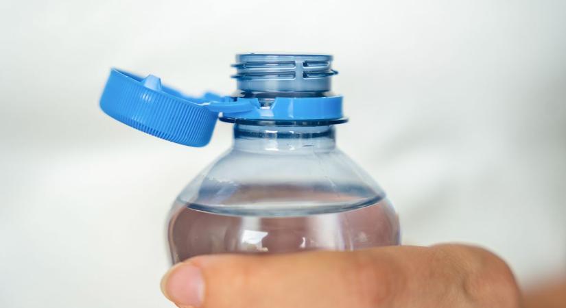 Készülj! A lecsavarhatatlan kupakok után újabb csapás éri a PET-palackokat