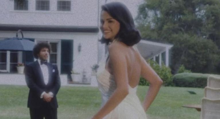 Férjhez ment Selena Gomez, közzétette az esküvői fotókat