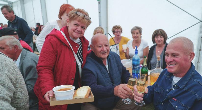 Algyő kilépett Szeged árnyékából: zenével és babgulyással ünnepelték a bátorságukat – videóval, galériával