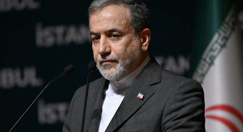 Életbe léptek az Irán elleni szankciók, tíz évvel a nukleáris megállapodás után