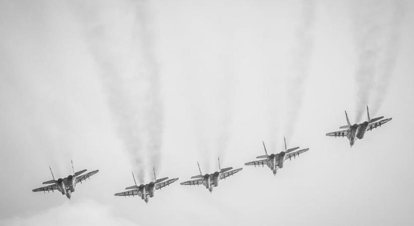 Légtérzár Lengyelországban: Oroszország bombázóinak ukrajnai légicsapásaival indokolták