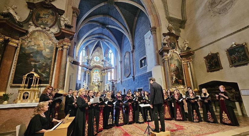 Szeretetet csempészett a szívekbe a Magyar Nemzeti Énekkar