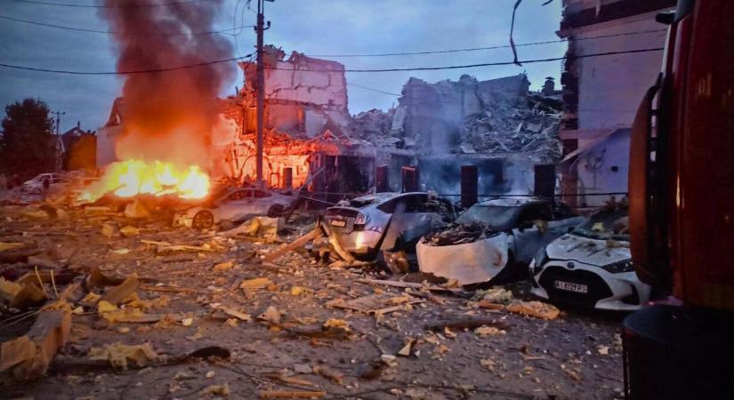 Orosz légicsapások érték Kijevet és Zaporizzsját, többen meghaltak, sokan megsebesültek
