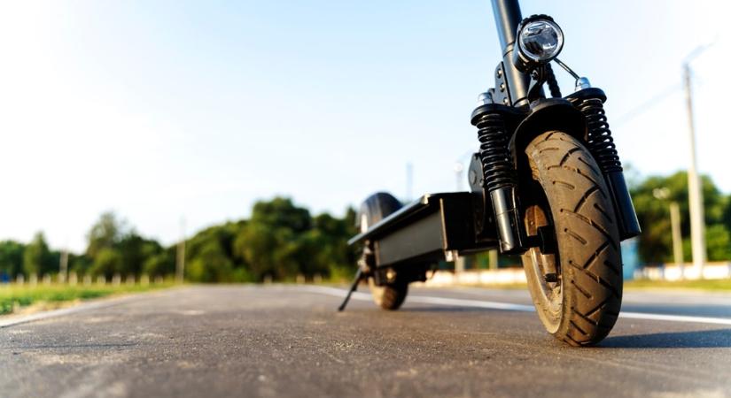Nem csak úgy életveszélyes a roller, ha utazol rajta, könnyen meg is vakíthat!