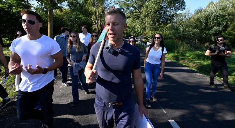 Dezinformációs tevékenységet folytat Magyar Péter