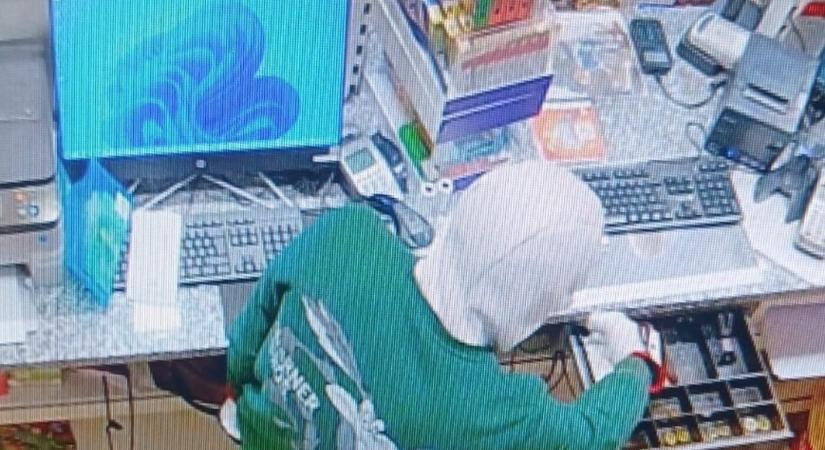 Felfegyverzett férfi rabolt ki egy benzinkutat vasárnap hajnalban