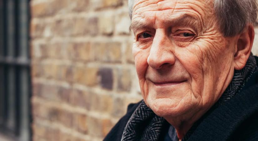 Tony Harrison az egyik legnagyobb brit lázadó költőként hunyt el – magyarul is olvasható