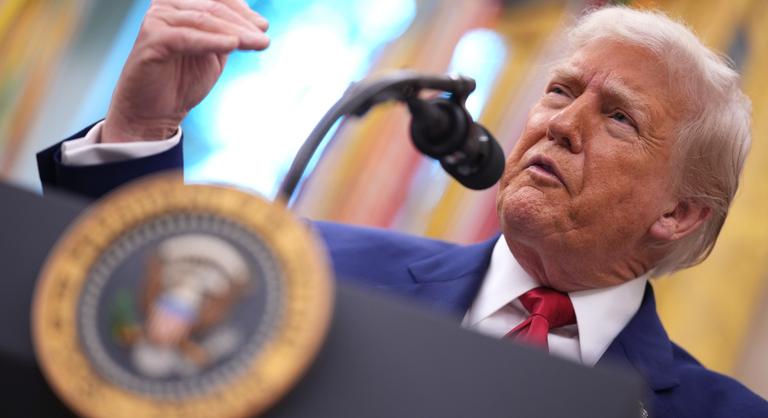 Donald Trump tajtékzik a dühtől, több száz FBI-ügynök lehetett jelen lázadóként a Capitolium ostrománál