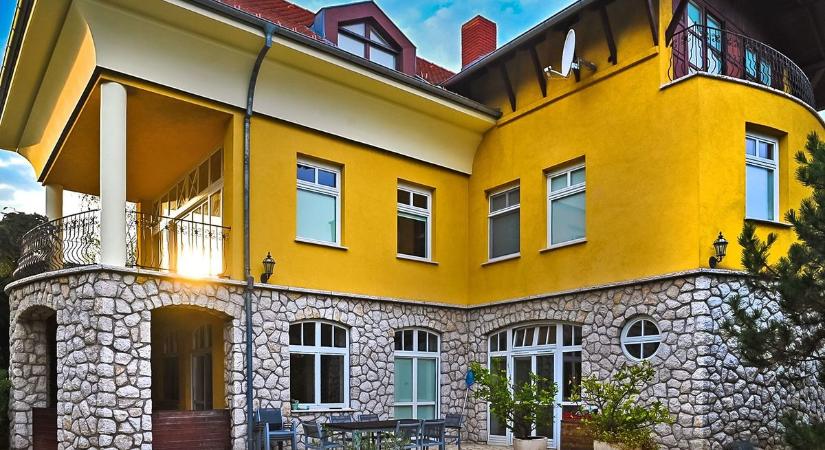 Ez aztán a luxus: több, mint 300 millió forintért árulnak egy villát Pécsen