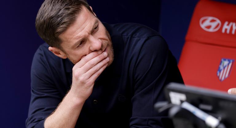 Hatalmas a baj a védelemben, a nyári érkező után újabb kulcsemberét vesztette el Xabi Alonso