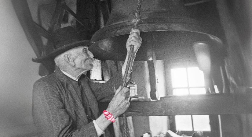 Heti abszurd: A harangok a búsba mennek, de csak Zsolti bácsi után