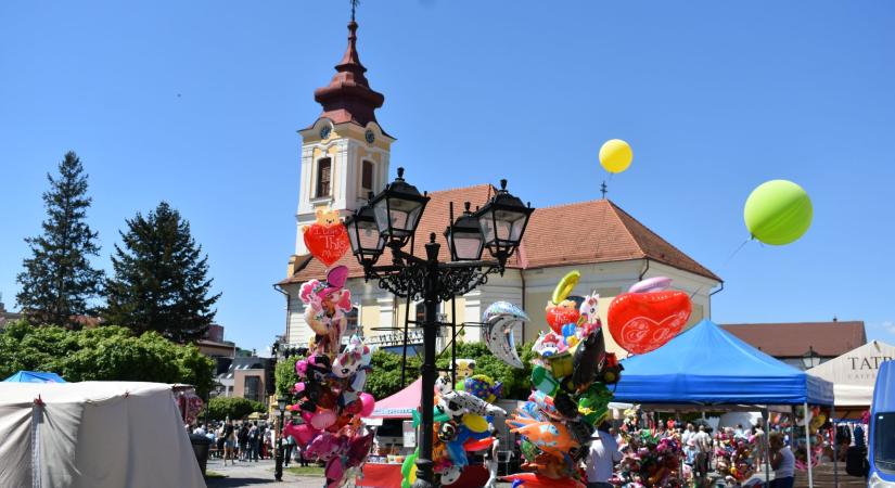 Őszi Vásár Rimaszombatban borús időben – képekkel