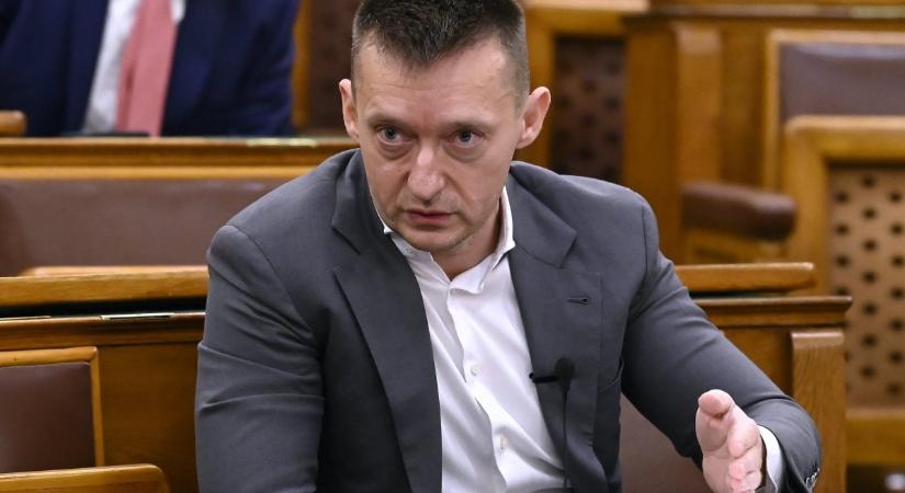 Kiderült az igazság, Rogán Antal ezért nem tapsolt Semjén felszólalása után