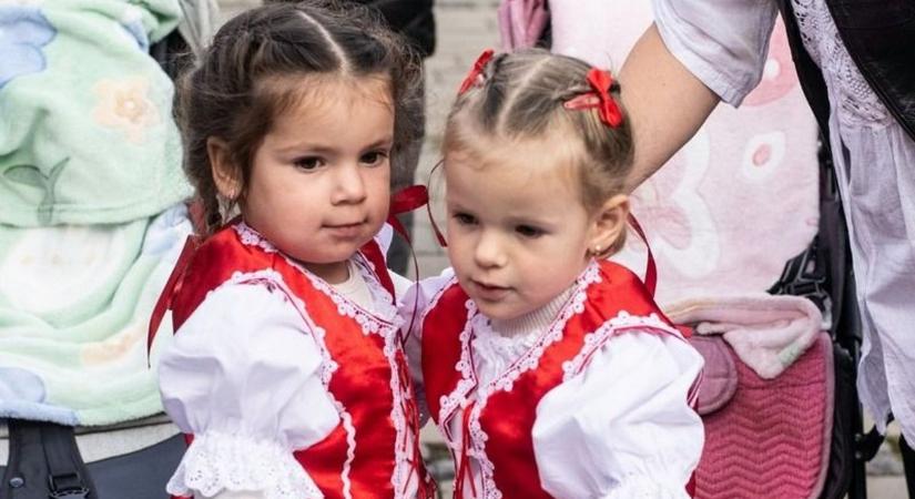 Hangoskodás Szikszón: Színes szüreti mulatság Koncz Zsófiával és Peter Schrámekkel
