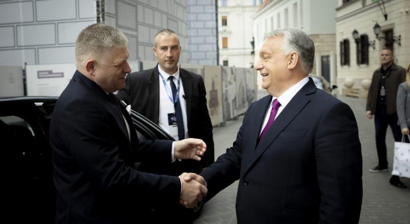 Fico úgy építené Szlovákiát, mint Orbán Magyarországot, Orbán szerint jó, ha az embernek normális szomszédja van