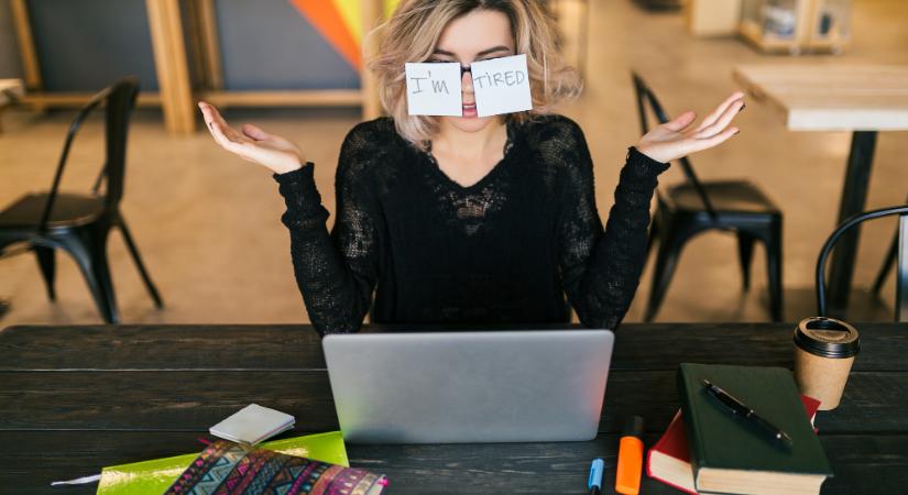 Online tanulás előnyei és buktatói – mire figyelj beiratkozás előtt?