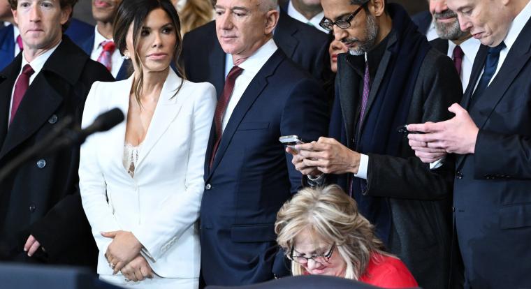 Donald Trump felszólította a Microsoftot, hogy rúgja ki az egyik vezetőjét
