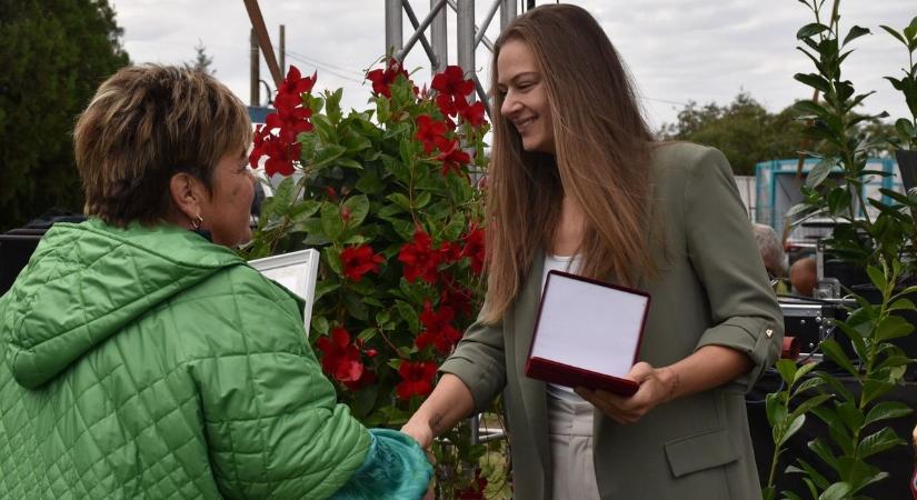 Díszpolgári címet vehetett át a város büszkesége, Bordás Réka Bánhalmán