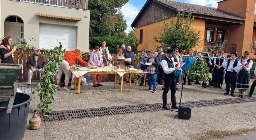 Daloló Ipolyvölgye és szüreti felvonulás Ipolyszakálloson