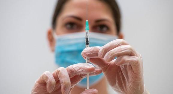 Jakab Ferenc: A koronavírus-vakcinát nem szabad összehasonlítani a szezonális influenza elleni oltással