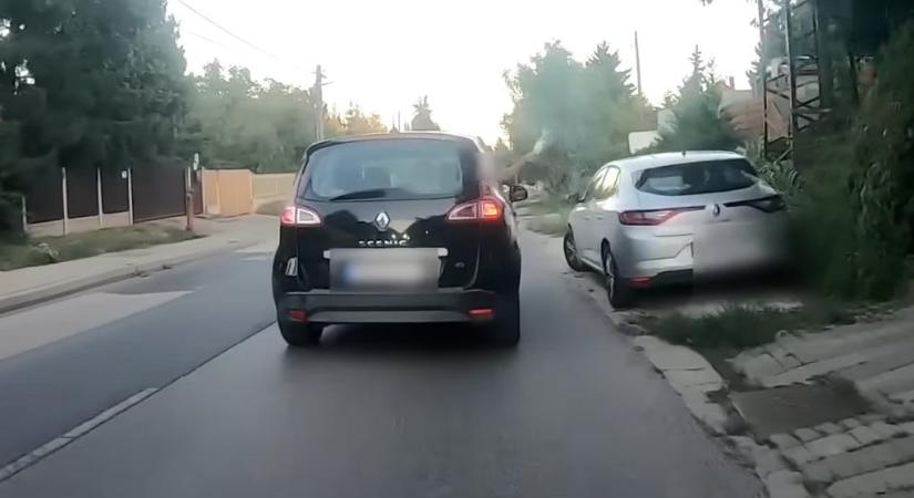 Beszólt a kerékpáros az autósnak, aki válasz gyanánt lelocsolta
