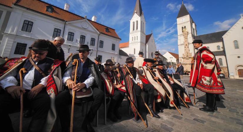 Veszprém szíve egyszerre dobban a hittel, kultúrával és közösségi élményekkel