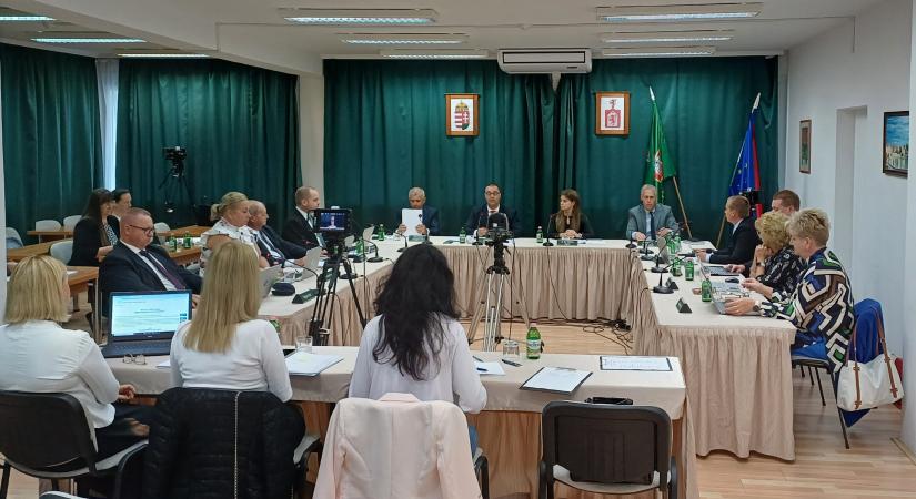 Támogatták a városi cégek működését, pótolták a helyi tömegközlekedés veszteségeit…