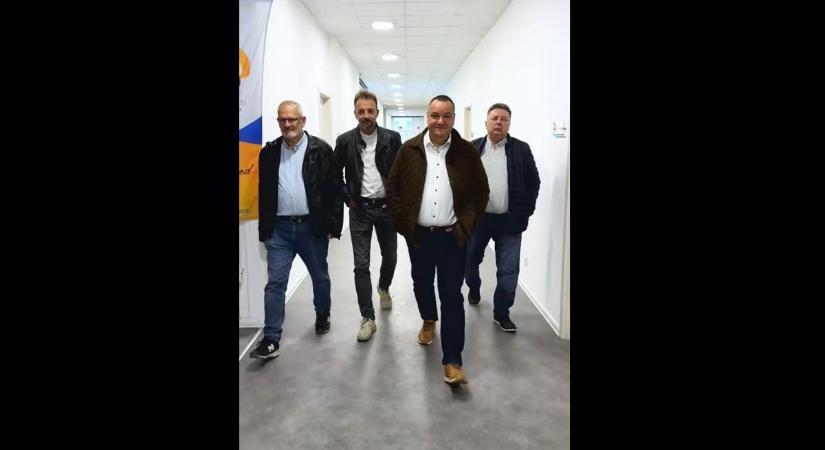Kihívott kapott a Pamkutya: a dunaújvárosi tanárok is telt házra készülnek videó