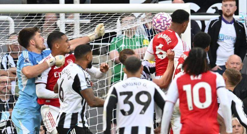 96. perces góllal fordított, kihasználta a Liverpool botlását az Arsenal