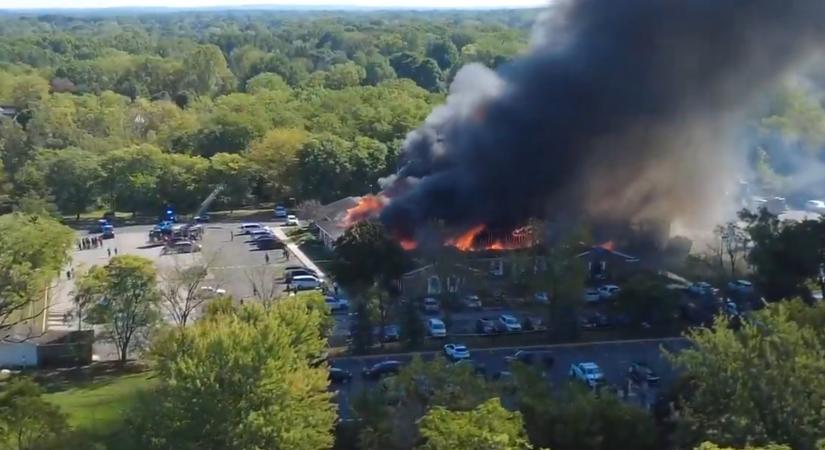 Autóval törte át a templom bejáratát, majd tüzet nyitott a hívőkre egy férfi Michiganben