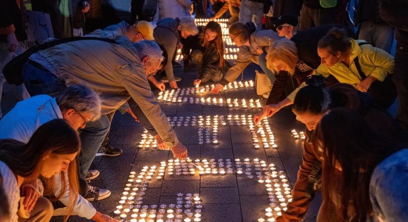 Legyen vége! – a bántalmazott gyerekekért demonstráltak a Kossuth téren